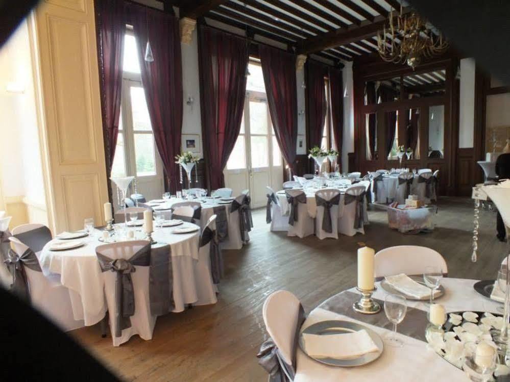 Terres De France - Appart'Hotel Le Splendid Allevard Exterior foto