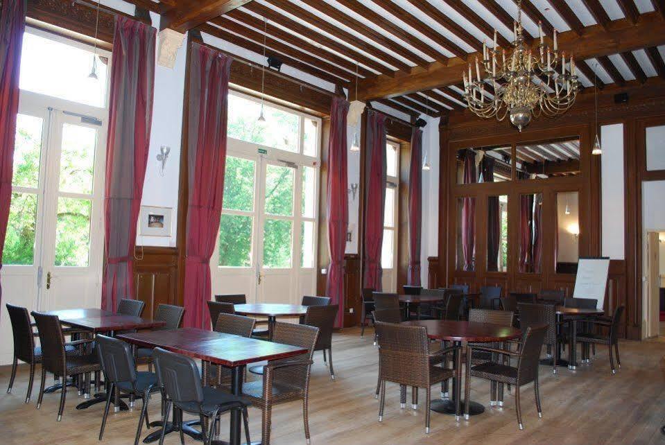 Terres De France - Appart'Hotel Le Splendid Allevard Exterior foto